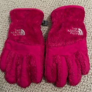 The North Face Girl’s size S pink fleece gloves